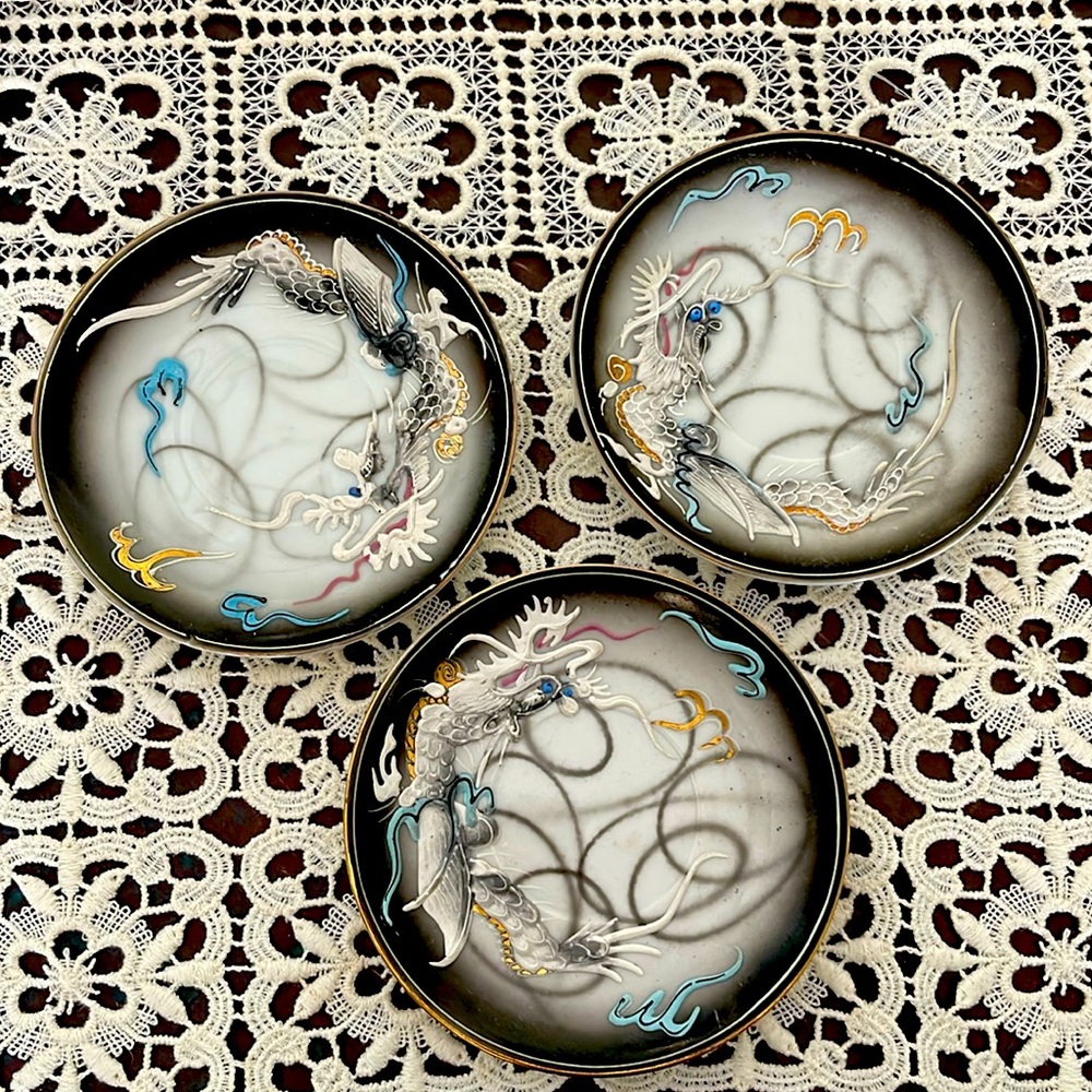 Set of 3 Vintage circa 1950’s Hand Painted Dragon Ware Matt Black Plates
